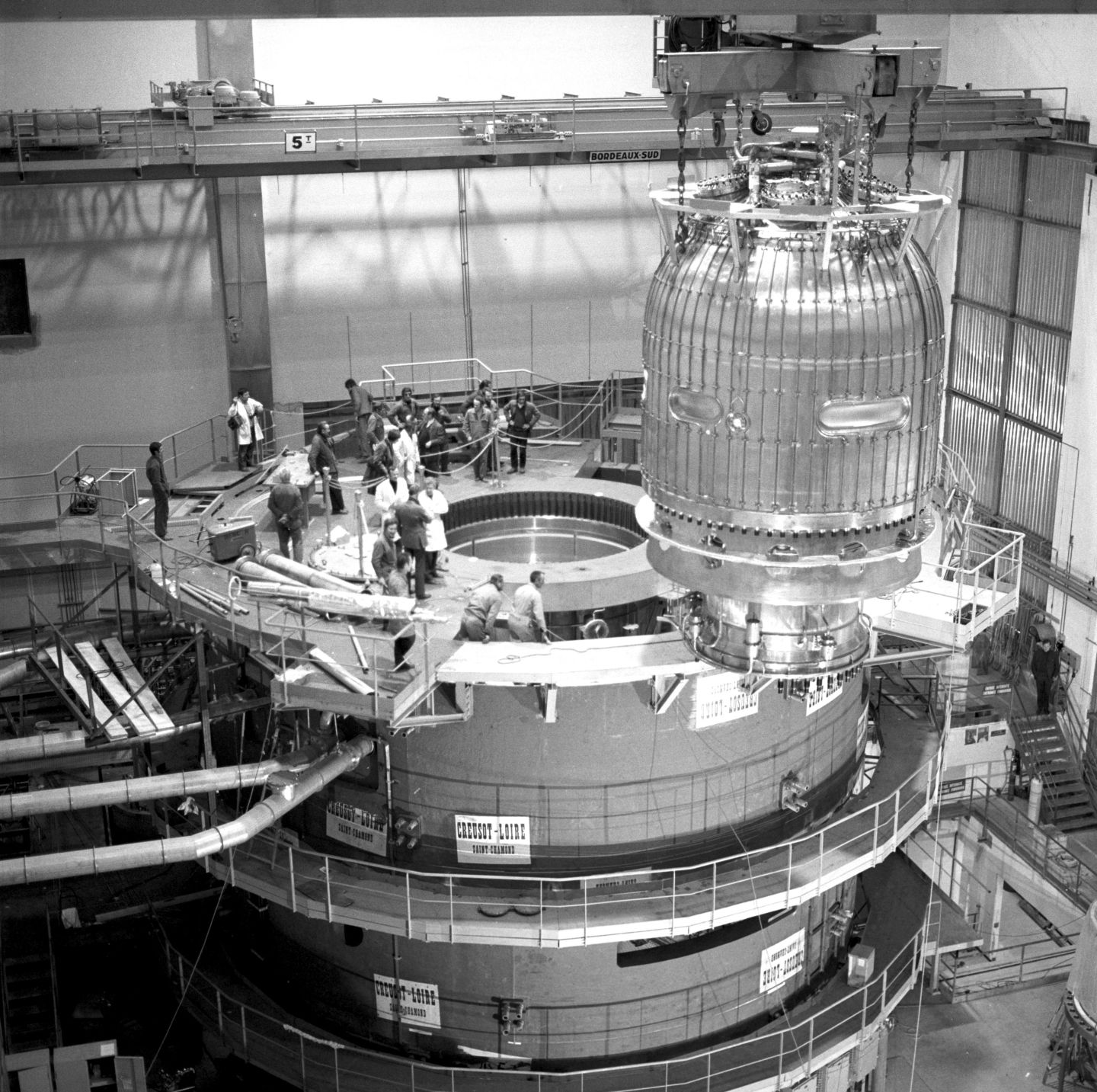 BEBC (Entire bubble chamber).jpg